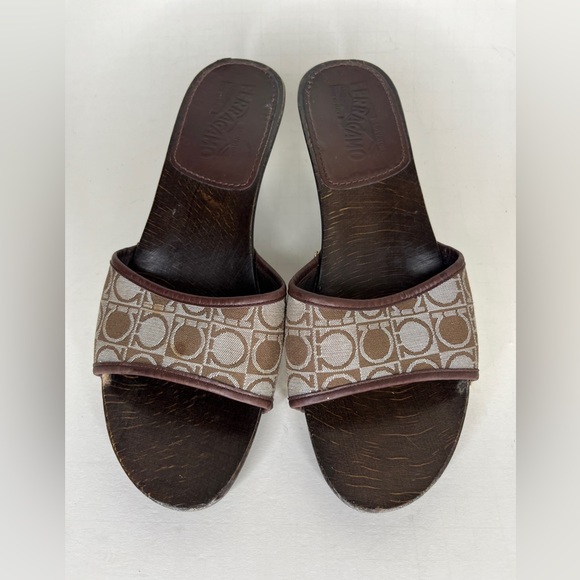 salvatore ferragamo sandals women Size 7.5B Signature Brown Textile Italy - Picture 3 of 16